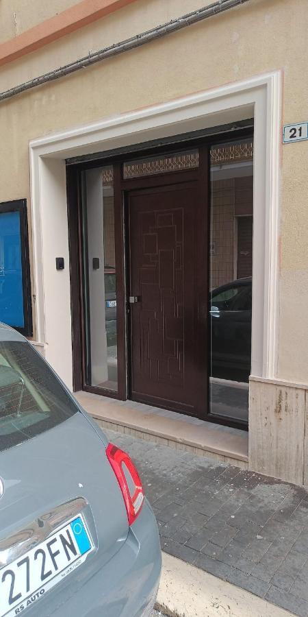 Zefiro21 Tiny House Appartement Termoli Buitenkant foto